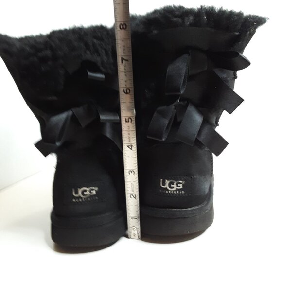 UGG Women's Mini Bailey Bow II Boot size 6 - Picture 10 of 11